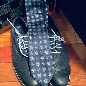 Cole Haan Blue Oxfords Smooth Leather Lace-up Closure 
Tie included